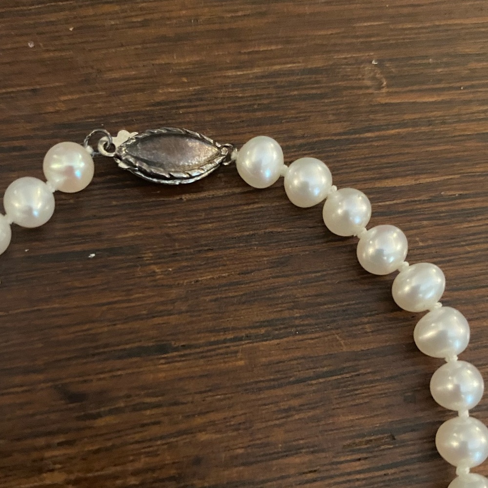Pearl Necklace - Picture 3 of 6